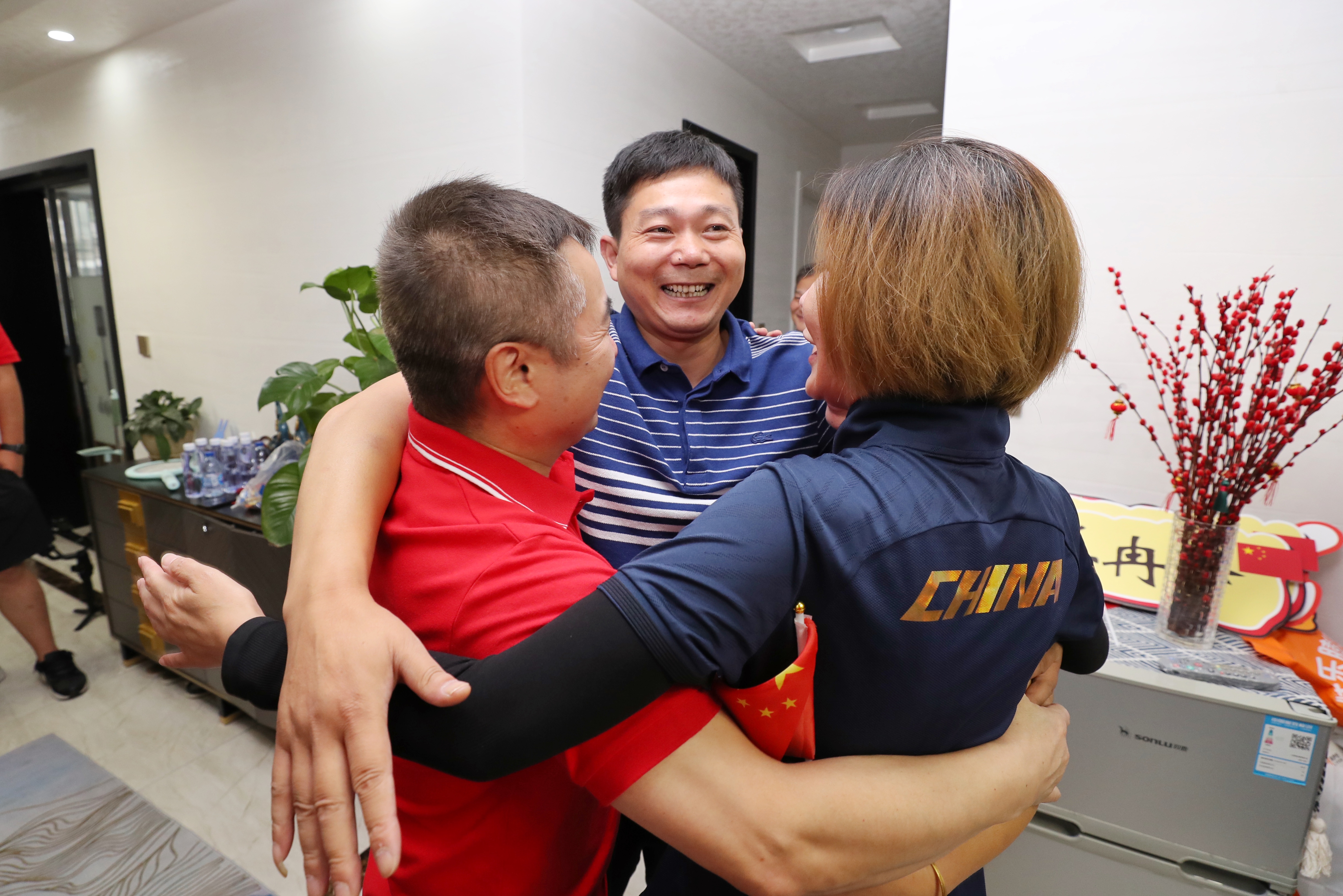 包含莫德里奇今日表现抢眼，莱比锡整场无解，教练赛后亲自拥抱的词条